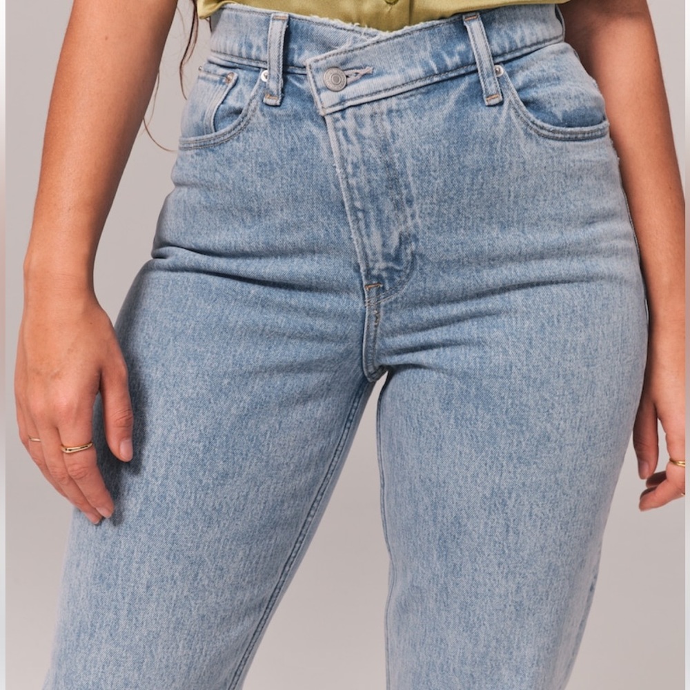 Abercrombie Ultra High Rise 90s Straight Jean Criss-Cross Waistband Curve Love